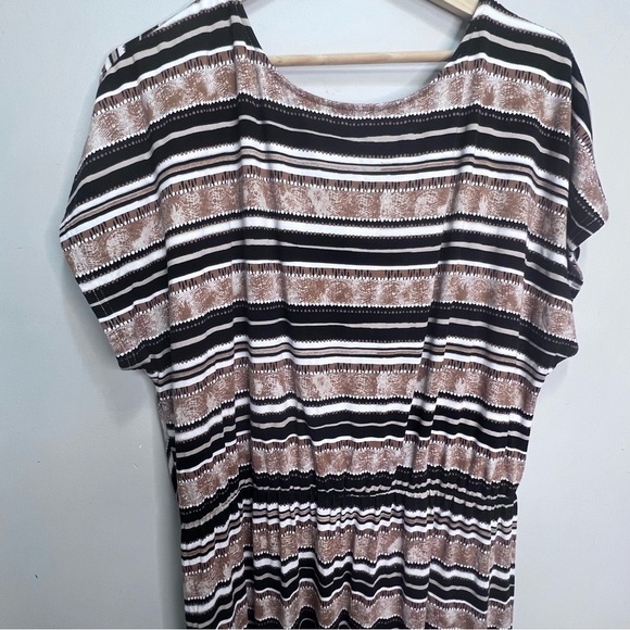 Addition Elle Love & Legend Faux Wrap Maxi
Dress Size 2x - Picture 7 of 10